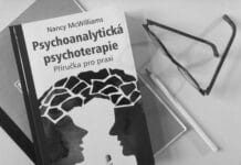 Psychoanalytická psychoterapie: Příručka pro praxi (Nancy McWilliams). Recenze